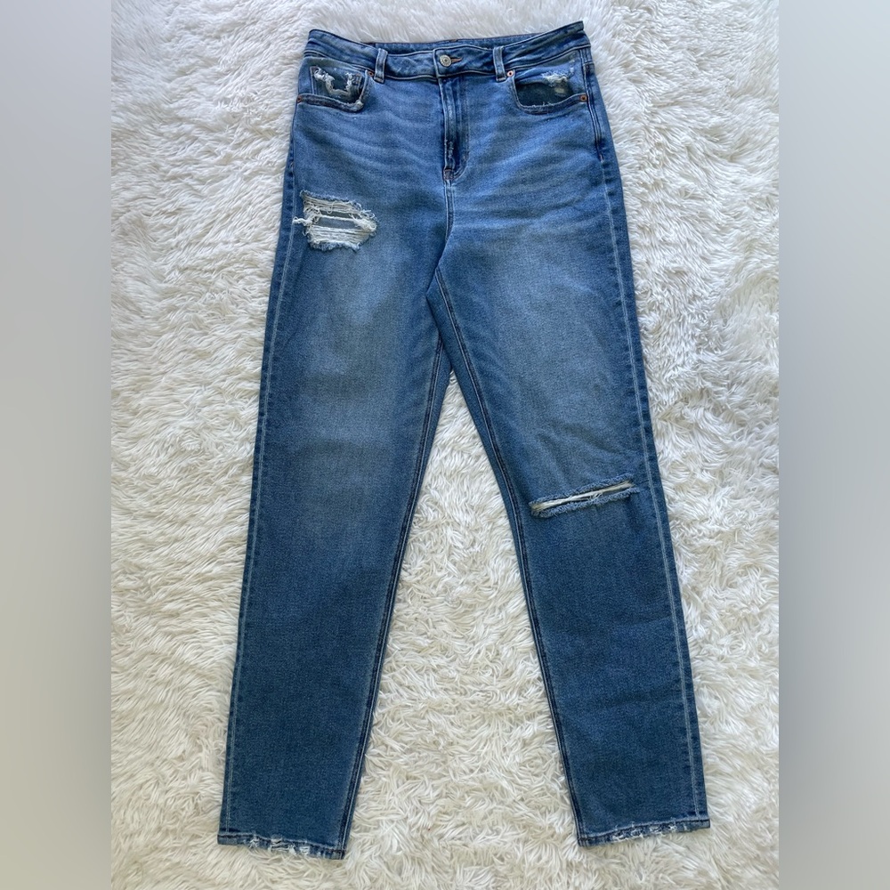American Eagle High Rise Mom‎ Jeans